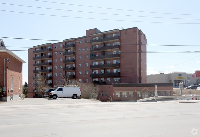 Building Photo - 114 Holland St W