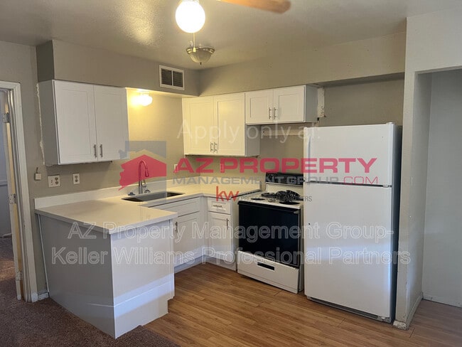 Building Photo - 6738 N 55th Ave Unit Apt 2