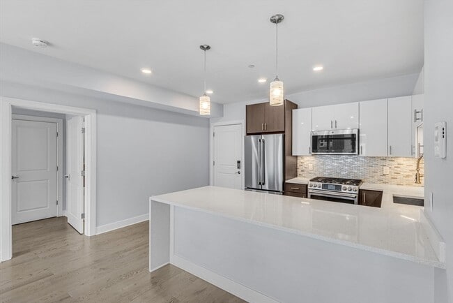 Building Photo - 2 Cliveden St Unit 305E