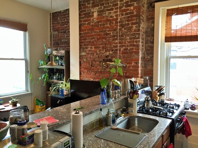 Building Photo - 4600 Plummer St Unit 2 Rental