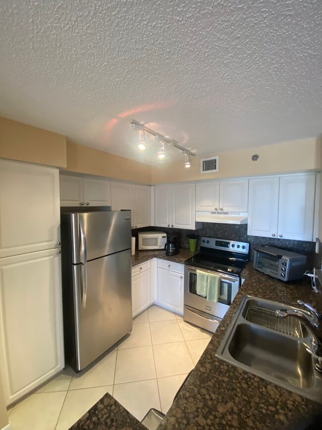 Photo - 19501 E Country Club Dr Unit 9601
