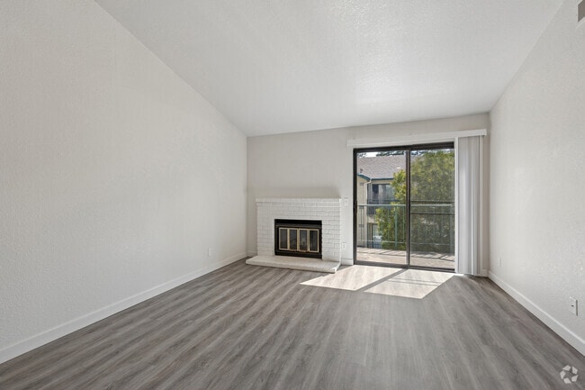 2BR, 2BA - 885SF - Living Room - Country Hollow Apartments