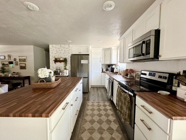 Photo - 875 42nd St