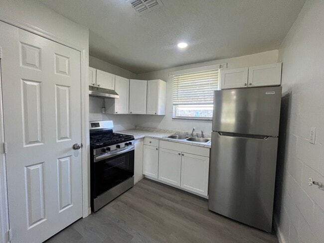 Photo - Newly Renovated 2 Bedroom Brick Apartment near Downtown Live Oak - Move in Specials! Unit 823 McGee Street NE Live Oak 32064