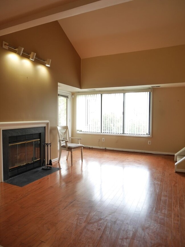 Photo - Beautiful 2 Bedroom Condo with a Loft- PRIME LOCATION!!