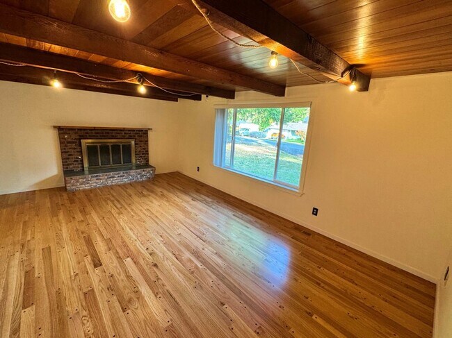Photo - Gorgeous 5-Bed, 2-Bath Two Story Home in T...