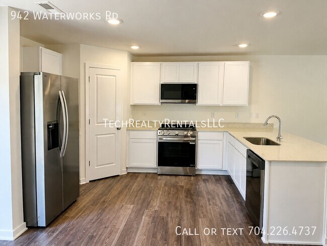 Photo - 942 Waterworks Rd