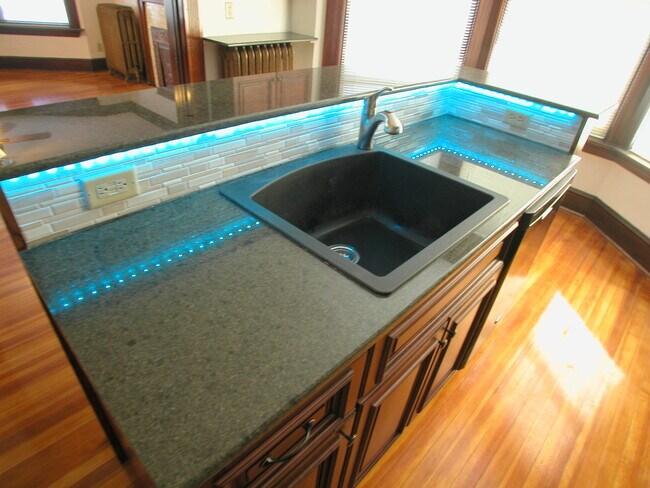 Photo - 454 Hamilton St