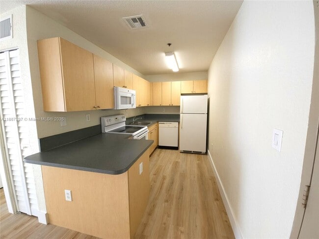 Photo - 437 SW 7th St Unit 201