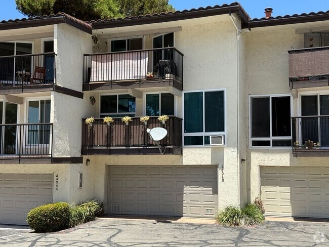 Building Photo - ??Spacious 2BR/2BA Condo for Rent in Tranq... Unit D