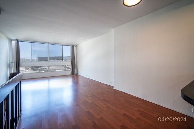 Photo - Clean 1BR/1BA/1PKG in Ala Wai Plaza Skyrise.