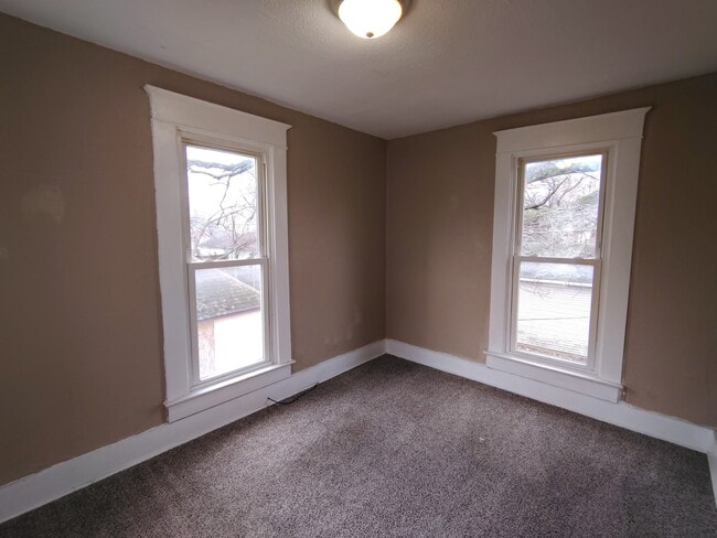 Photo - 925 W 5th St Unit 3