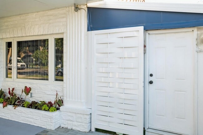 Photo - 1880 SW 15th St Unit 1