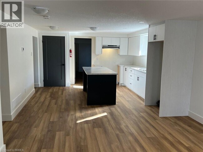 Photo - 72 Leamon St