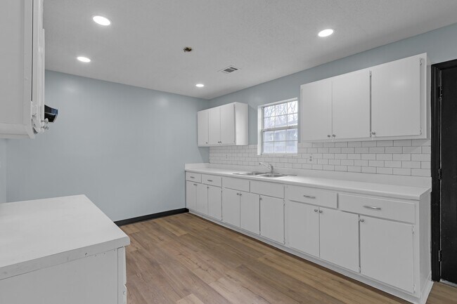 3135 Mimosa Ave