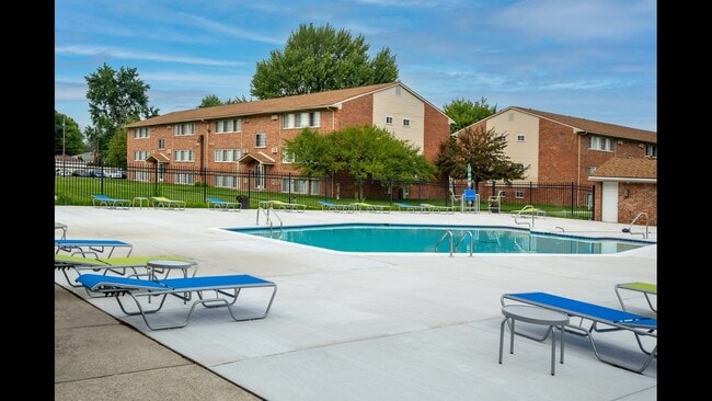 Photo - Cove on 10 - Warren, MI
