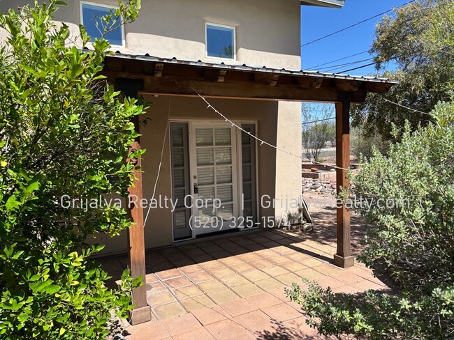 Building Photo - 1070 E Miles St Unit 03