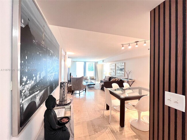 Building Photo - 1200 Brickell Bay Dr Unit 2809