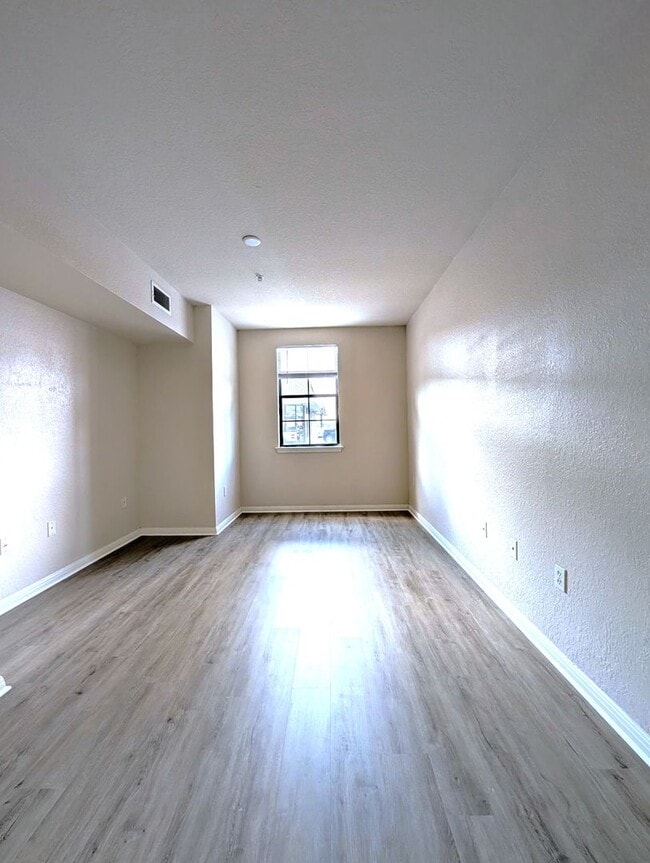 Photo - 1x1 Bright & spacious, convenient 1st floor unit. New flooring throughout, new washer/dryer & stove!