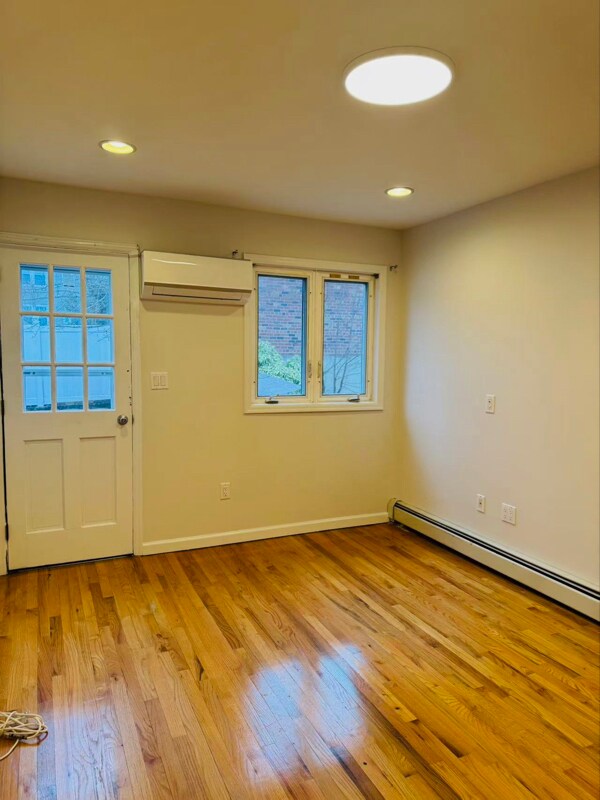 Photo - 121-25 6th Ave