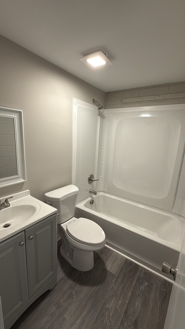 Photo - 410 Midway St