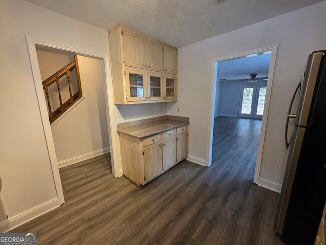 Photo - 405 Williamsburg Way