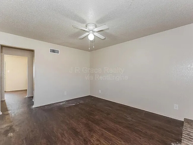 Photo - Room in Apartment on Shadydell Dr