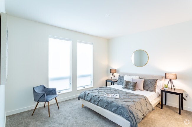 2BR,2BA,1128SF