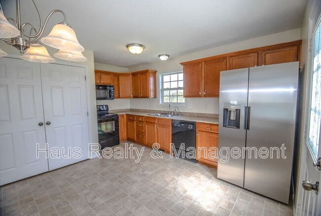 Photo - 955 Russet Dr
