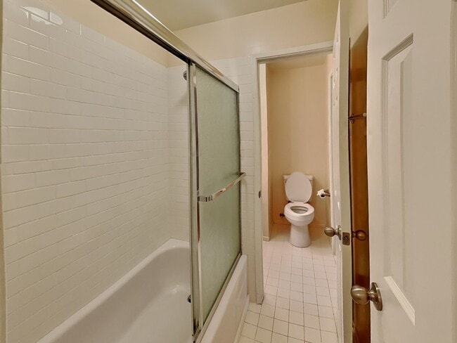 Photo - Upstairs Corner Unit 2/1.5 Condo Available Now!