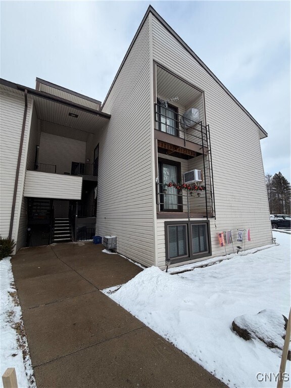 Photo - 397 Village Blvd N