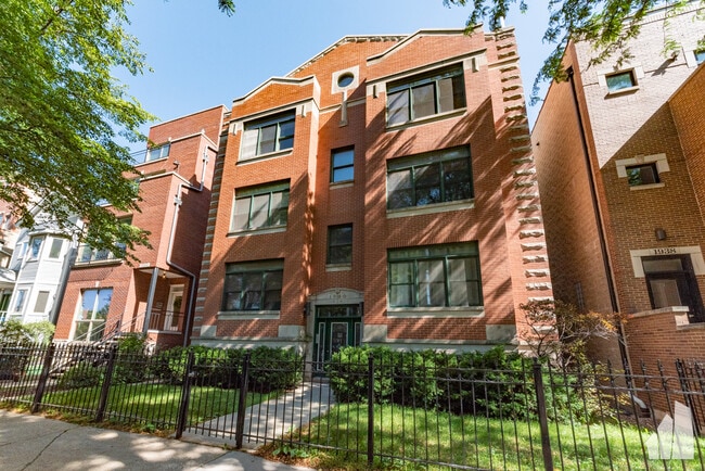 Building Photo - 1940 W Diversey Pkwy Unit 1W