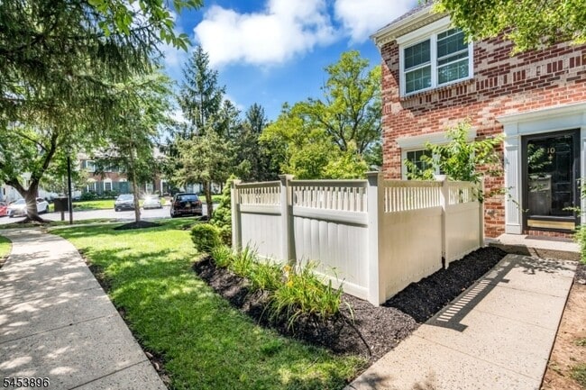 10 Brighton Way