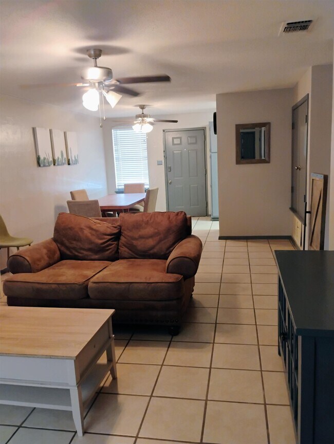 Photo - 710 W Cantu Rd