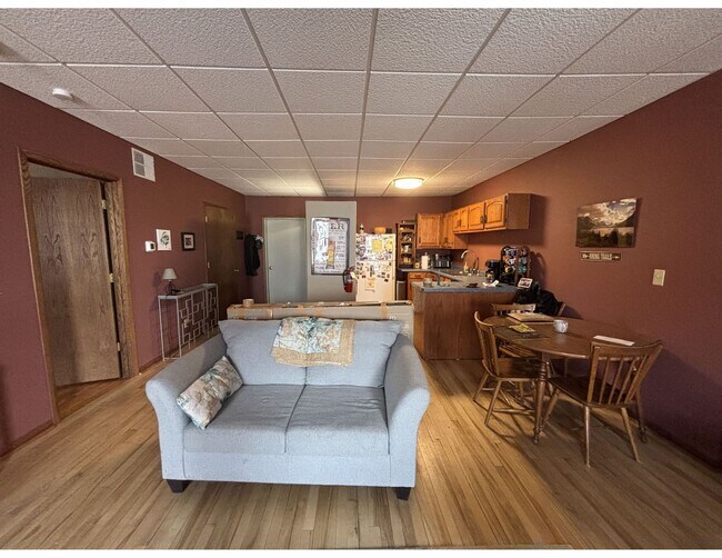 Building Photo - 511-513 Main St Unit Apt A