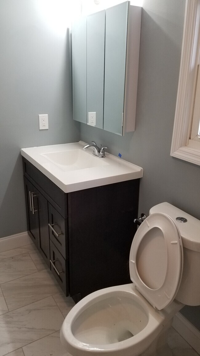 Photo - 419 Old Bridge Tpke