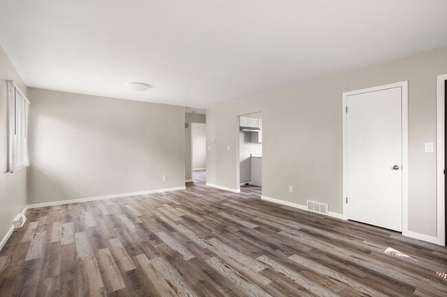 Building Photo - 108 Irene St Unit Upper