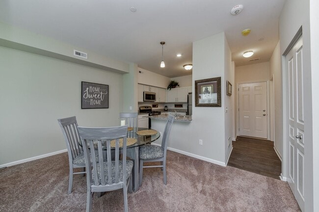 Photo - 1263 Comiskey Ave