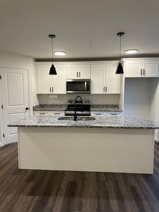 Photo - Beautiful Townhouse Available in York