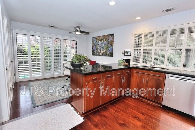 Photo - 2010 Promontory Point Ln