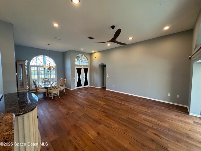 Photo - 908 Fostoria Dr