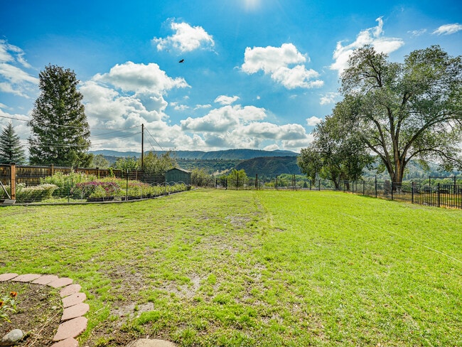 Photo - 1936 Crestview Dr