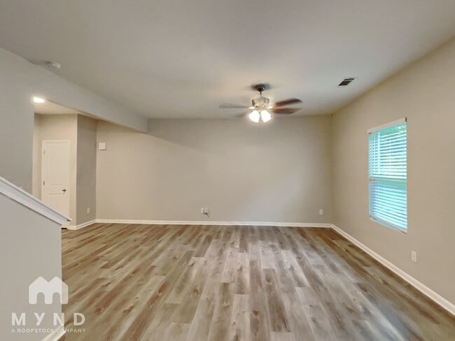 Photo - 376 Scotland Dr