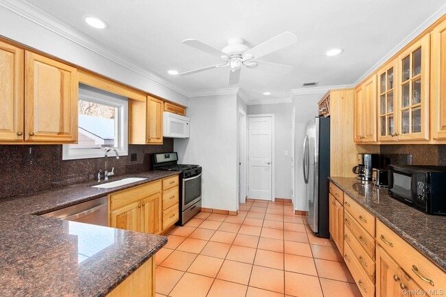 Photo - 13 Buttercup Ln