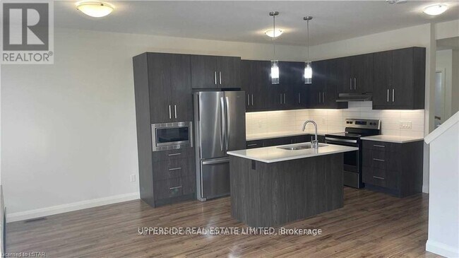 Photo - 3260 Singleton Ave