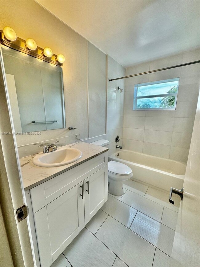 Photo - 1077 SE 22nd Ave Unit N5