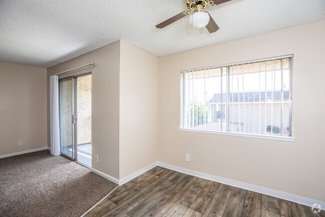 3BR, 2BA - 1,080SF