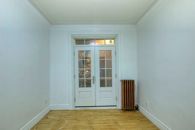 Photo - 3710 Chem. Queen Mary Unit 6