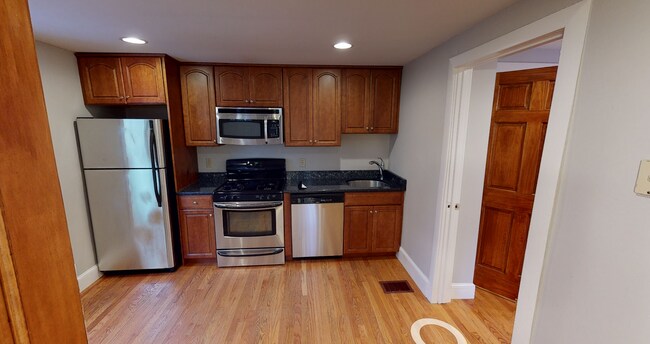 Building Photo - 429 Franklin St Rental