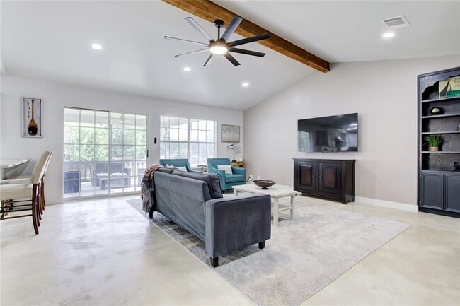 Photo - 401 N River Oaks Dr